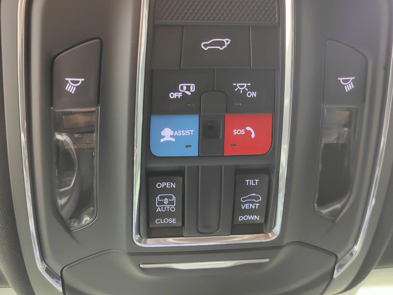 Used 2024 Jeep Grand Cherokee Laredo X Lux Tech V6 4x4Image 23