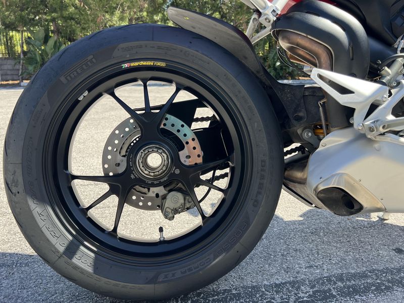 2022 Ducati Streetfighter V4 S 