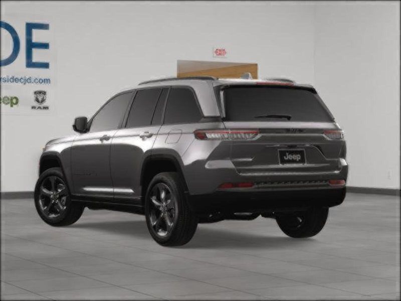 2025 Jeep Grand Cherokee Altitude photo 3