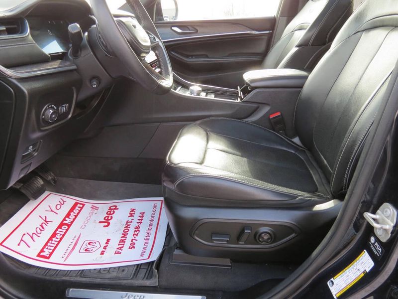 Used 2024 Jeep Grand Cherokee L Overland 4x4 4dr SUVImage 22