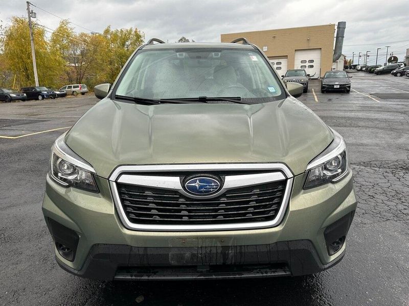 2020 Subaru Forester Premium photo 4