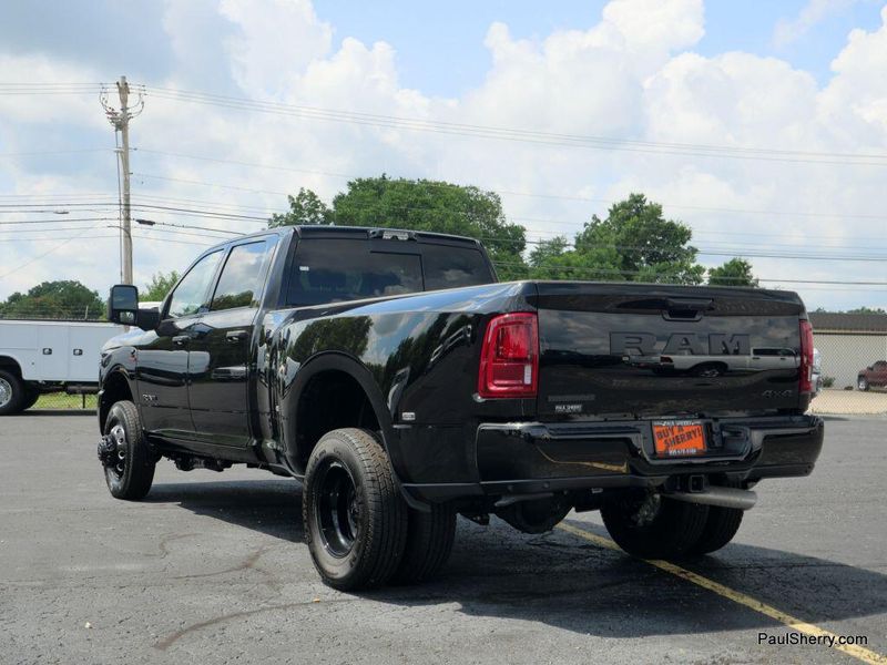 New 2025 RAM 3500 Big Horn Crew Cab 4x4 8