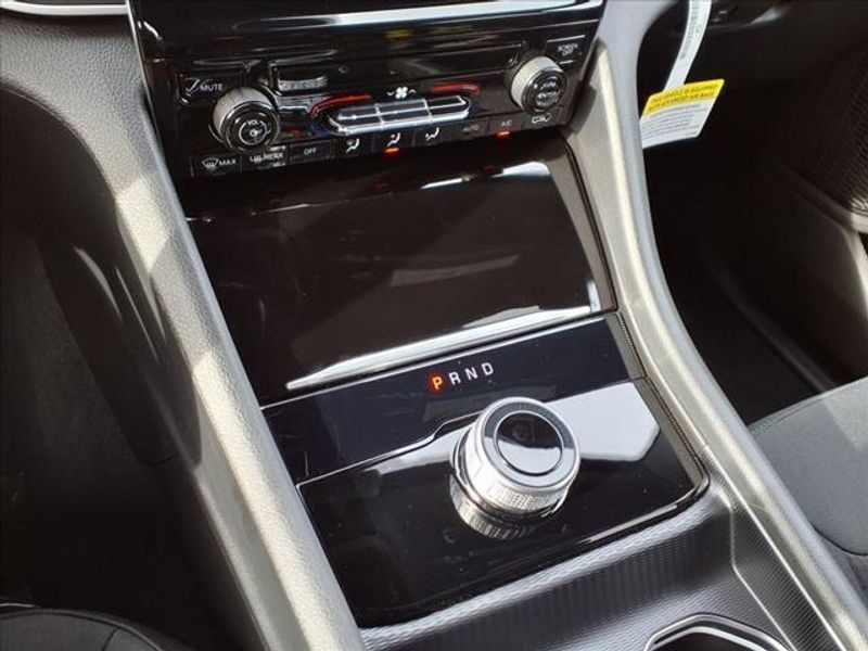 New 2025 Jeep Grand Cherokee L Image 8