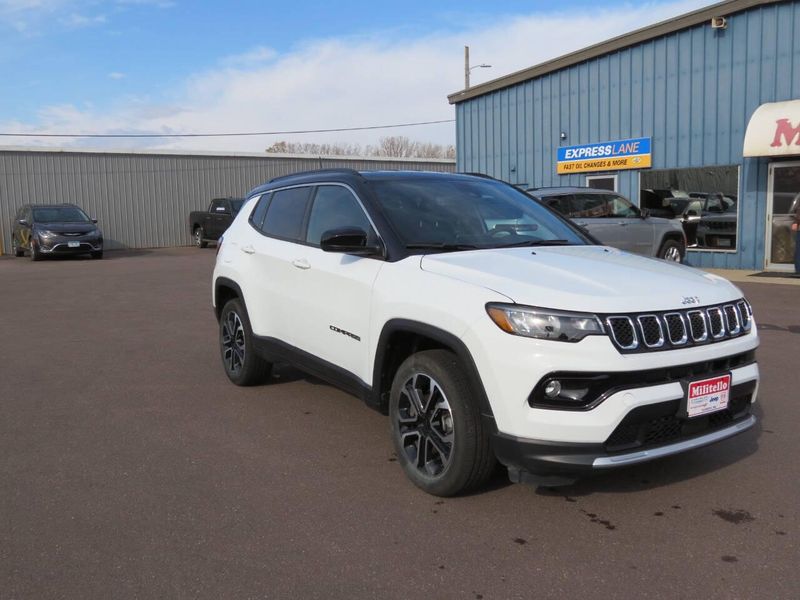 2023 Jeep Compass Limited 4x4 4dr SUVImage 3