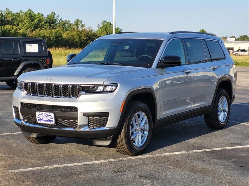 2025 Jeep Grand Cherokee L Laredo X 4x4Image 3