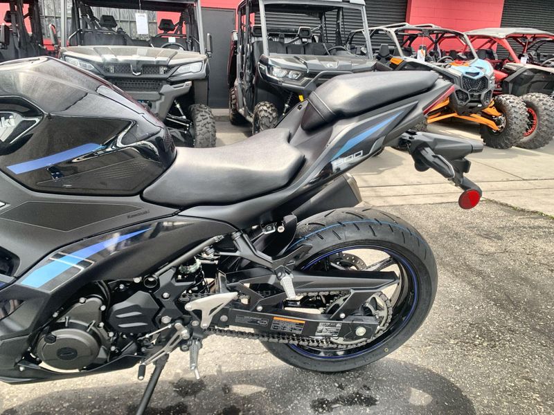 Used 2025 Kawasaki Ninja 500 SE ABS Image 12