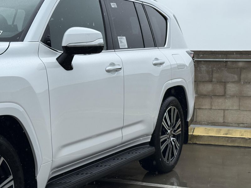New 2026 Lexus LX 600 LuxuryImage 8