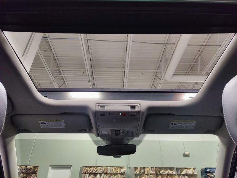 Used 2025 Volkswagen Jetta SE w/SunroofImage 6