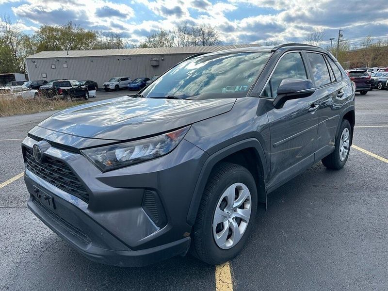 2021 Toyota RAV4 LEImage 9