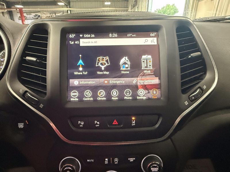 Used 2023 Jeep Cherokee Altitude LuxImage 32