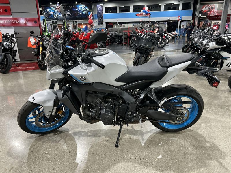 Used 2025 Yamaha MT-09 Image 23