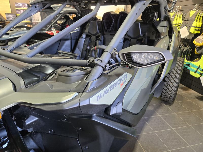 NEW 2026 CAN-AM MAVERICK R X RC WITH SMARTSHOX 999T DCT Image 30