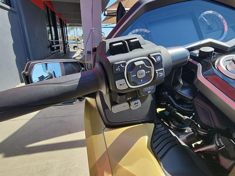 New 2025 Honda GOLDWING TOUR Image 18