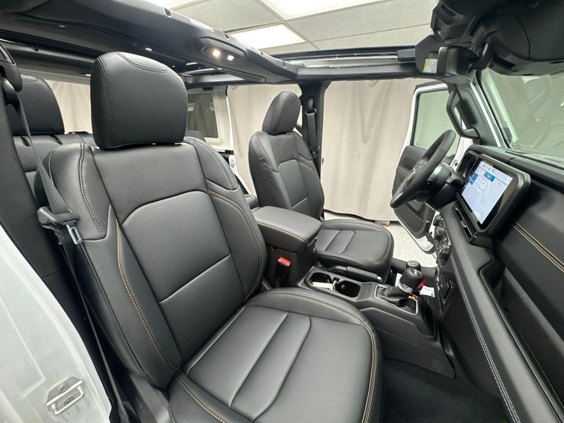 2025 Jeep Wrangler 4-door SaharaImage 23