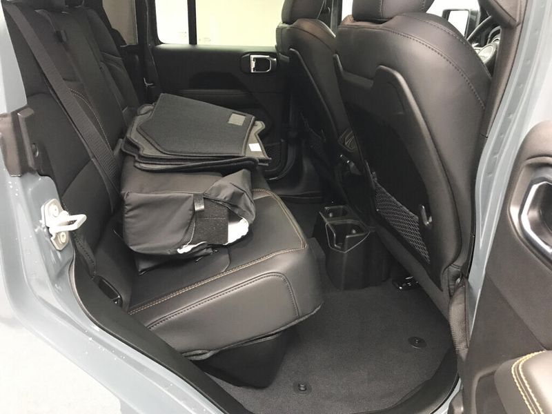 New 2026 Jeep Gladiator Sahara 4x4Image 14