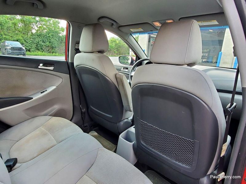 2013 Hyundai Accent GLSImage 23