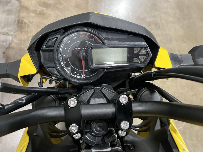 Used 2022 Kawasaki Z125 PRO Base Image 15