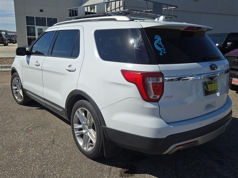 2016 Ford Explorer XLT photo 2