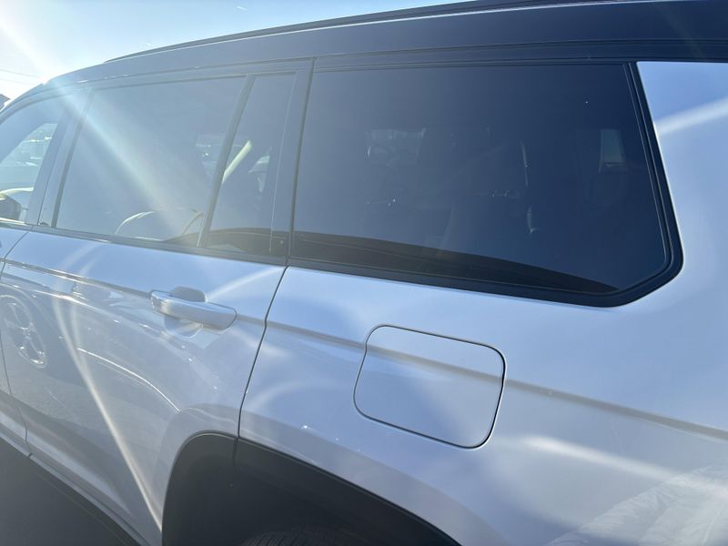 New 2025 Jeep Grand Cherokee L Limited 4x4Image 15