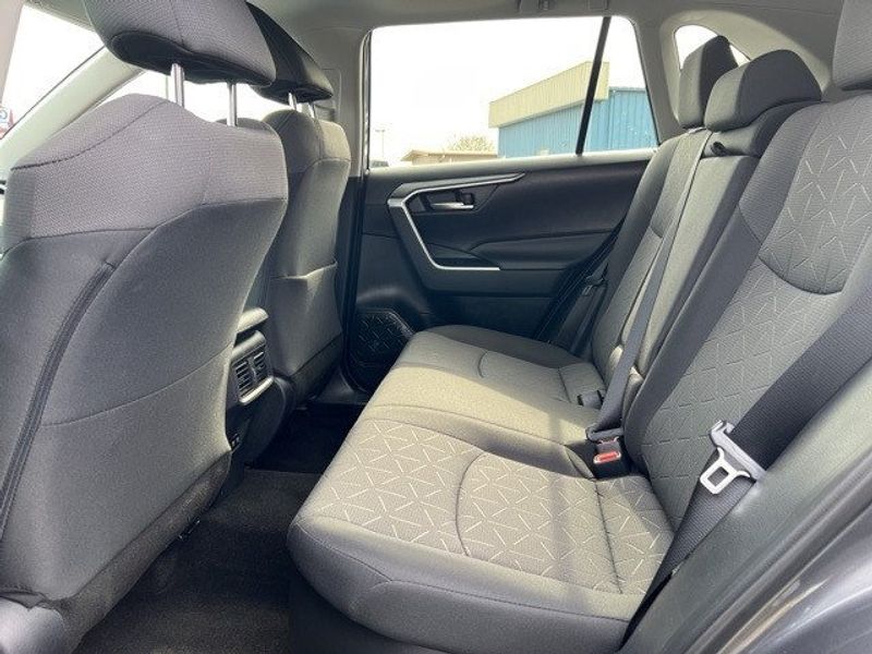 2019 Toyota RAV4 Hybrid XLEImage 18