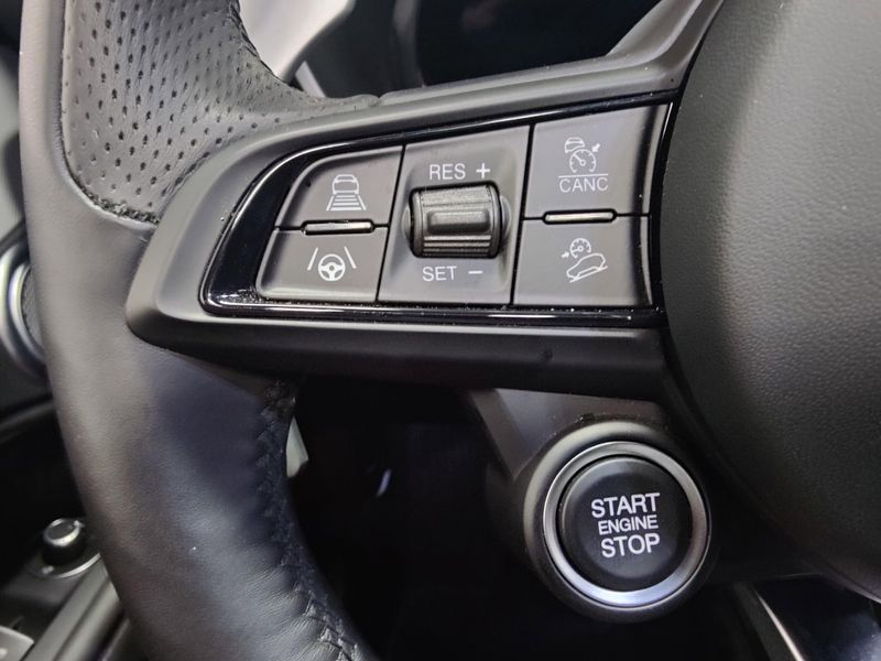 2024 Alfa Romeo Stelvio Veloce Premium AWD w/Activ AsstImage 14