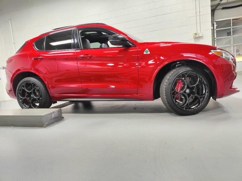 Used 2023 Alfa Romeo Stelvio Quadrifoglio AWD w/SunroofImage 4