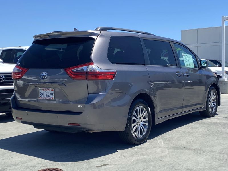 Used 2020 Toyota Sienna XLEImage 3