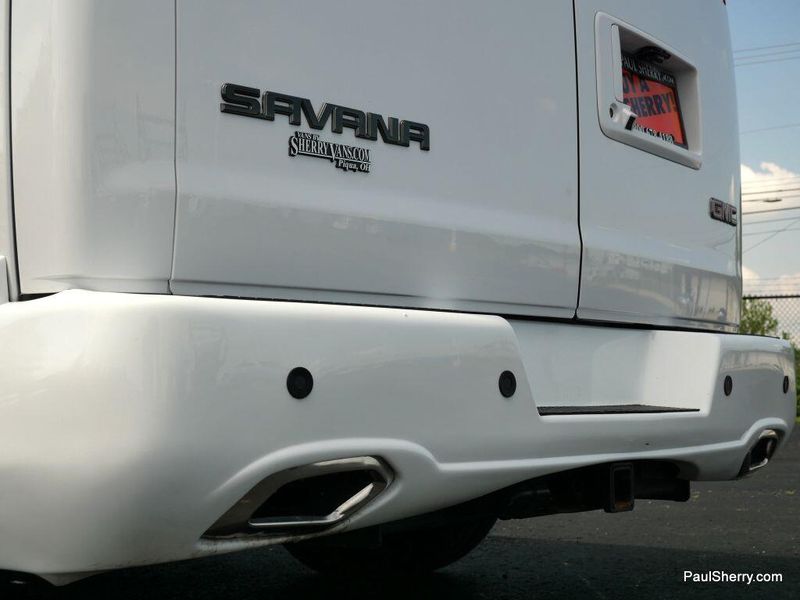 2022 GMC Savana Image 19