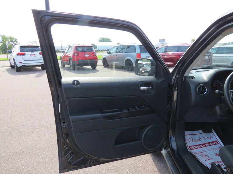 Used 2011 Jeep Patriot Sport 4x4 4dr SUVImage 9