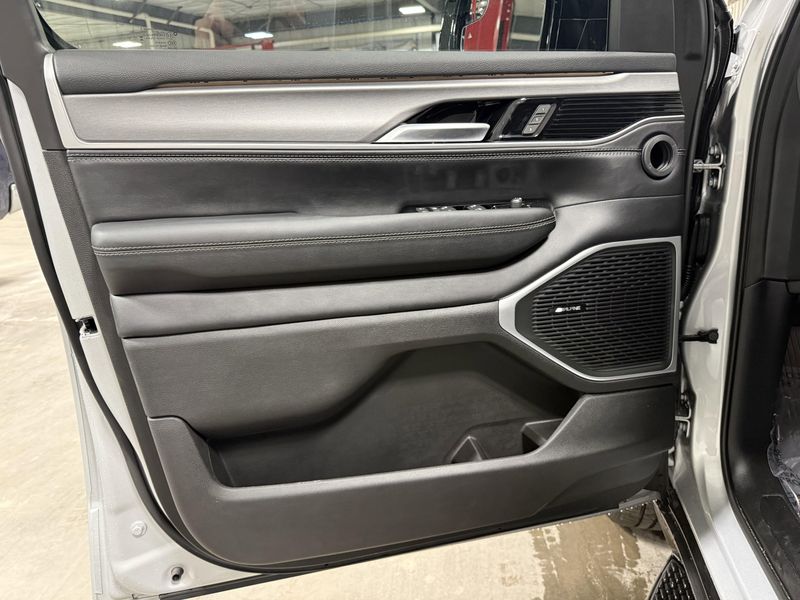 2026 Jeep Grand Wagoneer L 4x4Image 22