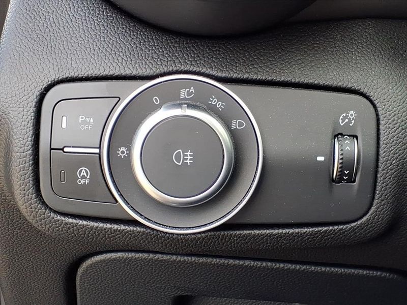 Used 2022 Alfa Romeo Giulia TiImage 17