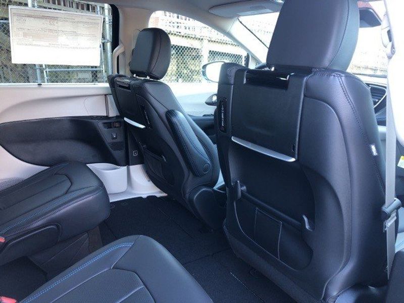 2021 CHRYSLER Pacifica Touring LImage 22