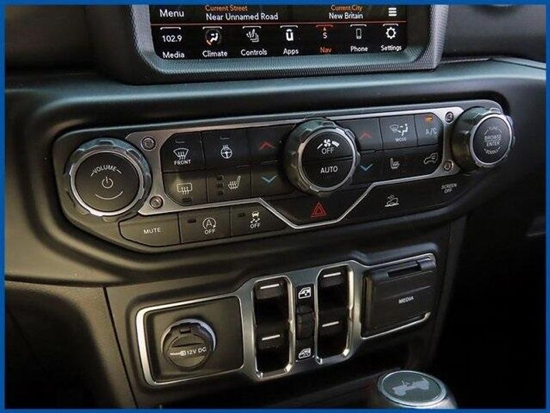 Used 2022 Jeep Wrangler Unlimited SaharaImage 17