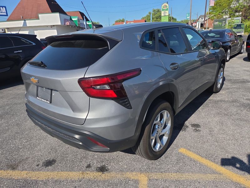 2024 Chevrolet Trax LS photo 3