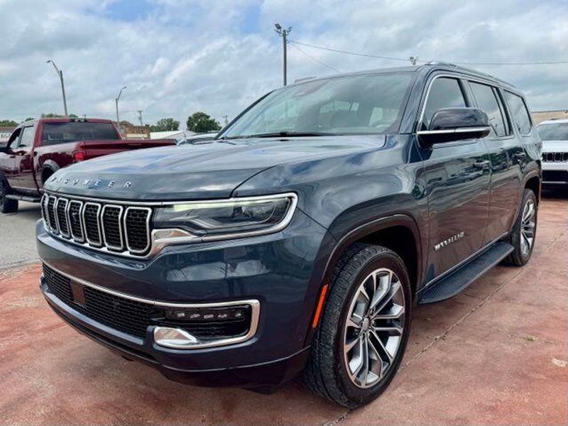 2023 Jeep Wagoneer BaseImage 1
