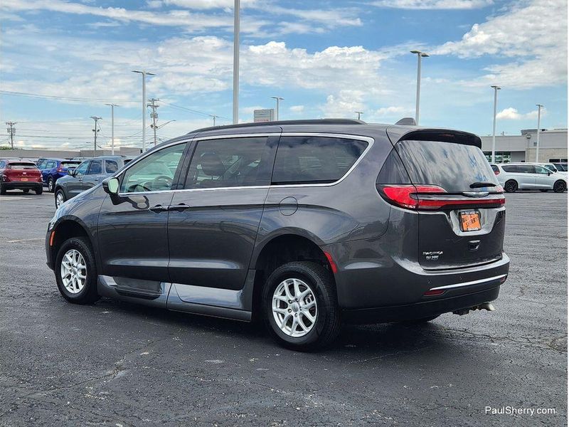 Used 2022 Chrysler Pacifica Touring L
