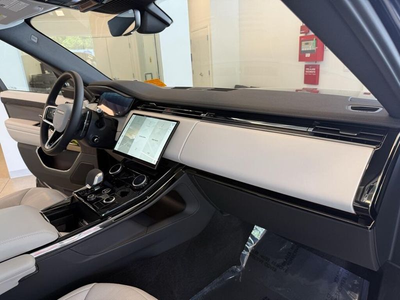 2023 Land Rover Range Rover Sport SE
