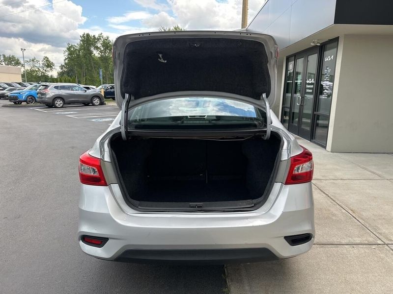 2018 Nissan Sentra SVImage 19