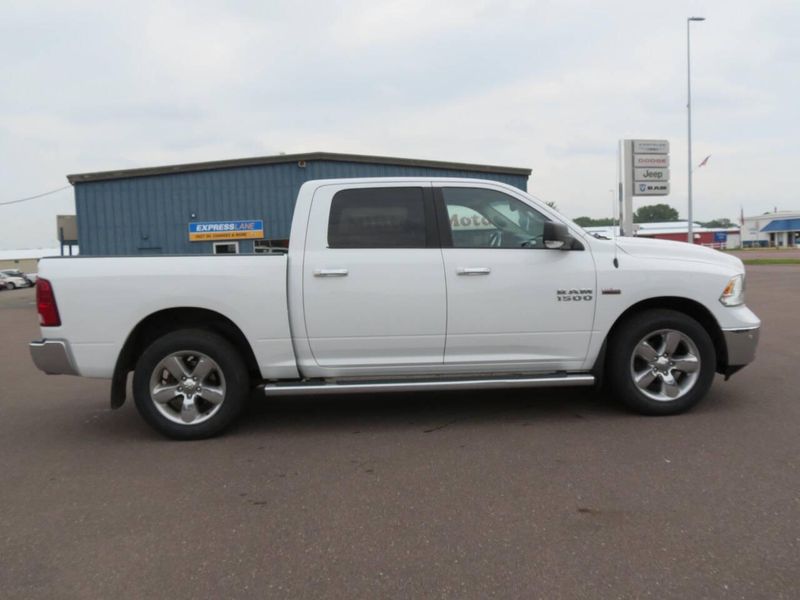 Used 2018 RAM 1500 SLT 4x4 4dr Crew Cab 5.5 ft. SB PickupImage 1