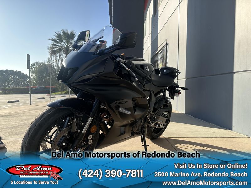 2025 Yamaha YZF-R7 Image 2