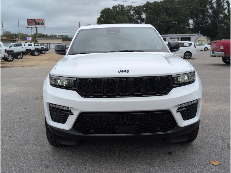 New 2025 Jeep Grand Cherokee Limited 4x2Image 8