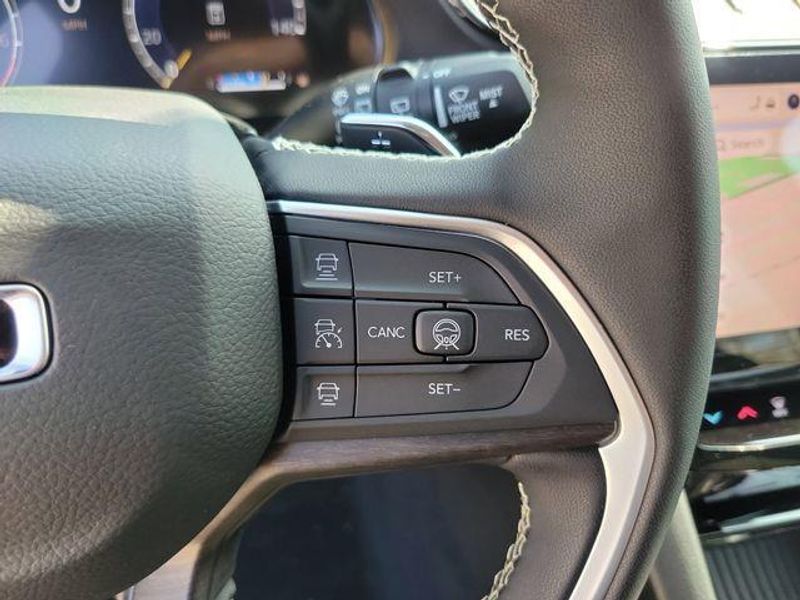 New 2026 Jeep Grand Cherokee Laredo Altitude 4x4