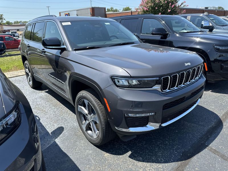 New 2025 Jeep Grand Cherokee L Limited 4x4Image 3