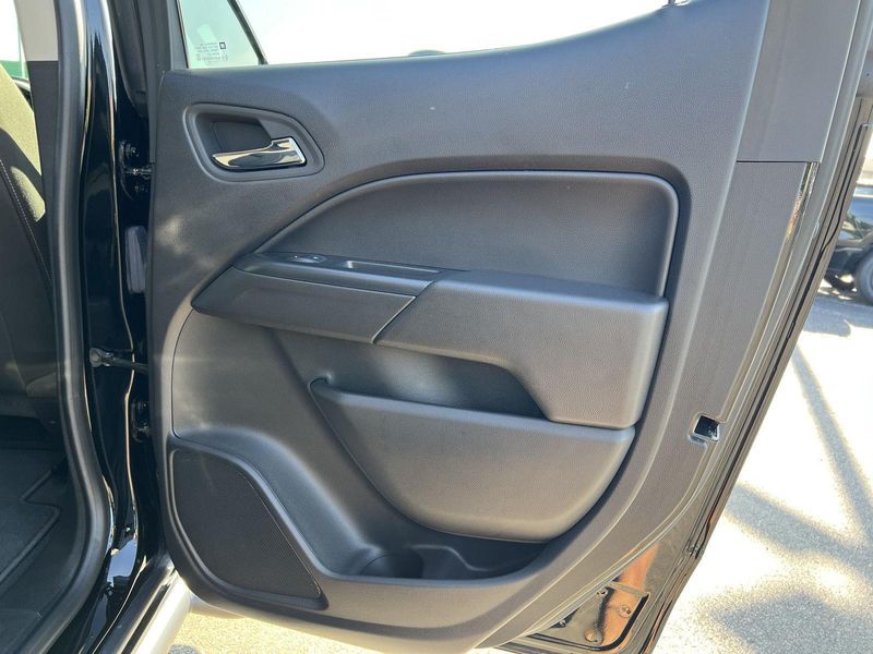 2022 Chevrolet Colorado LT photo 19