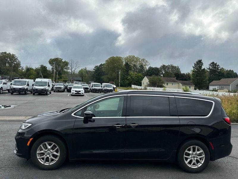 2021 Chrysler Pacifica Touring LImage 9