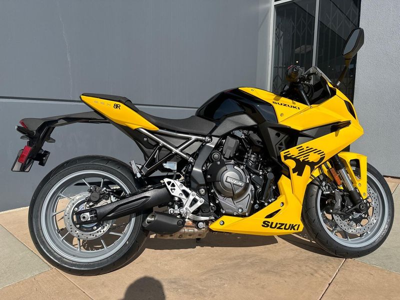 2025 Suzuki GSX-8R Image 11