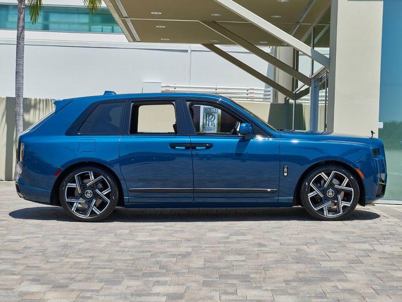 New 2027 Rolls-Royce Cullinan Black BadgeImage 10