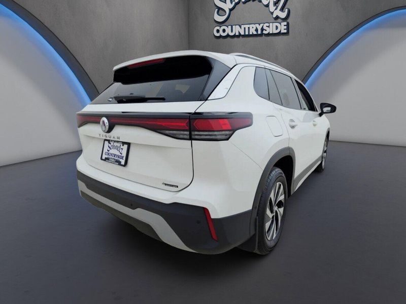 Used 2025 Volkswagen Tiguan S 4-Motion AWDImage 8