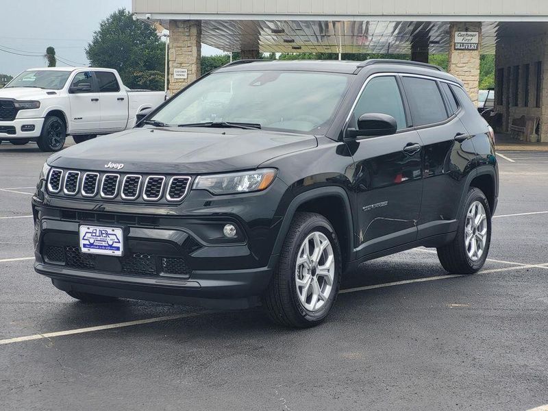 2025 Jeep Compass Latitude 4x4Image 3