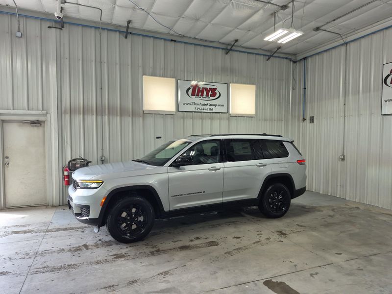 New 2025 Jeep Grand Cherokee L Altitude X 4x4Image 23